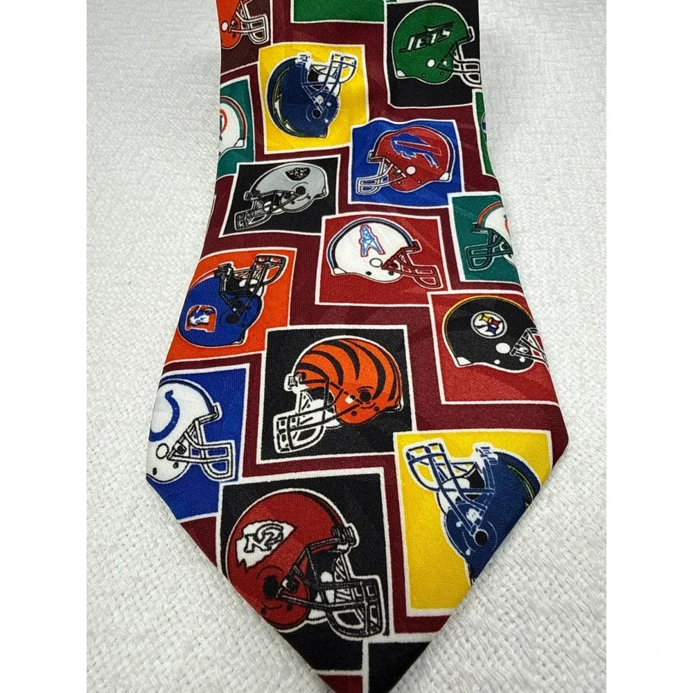 Vintage Surrey NFL Football Team Helmets All Over Print Neck‎ Tie